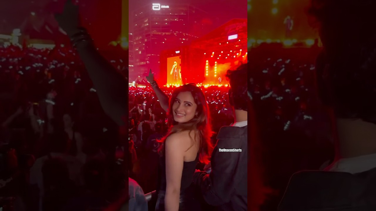 Rasha Thadani & Aaman Devgan at Karan Aujla Concert 🎶