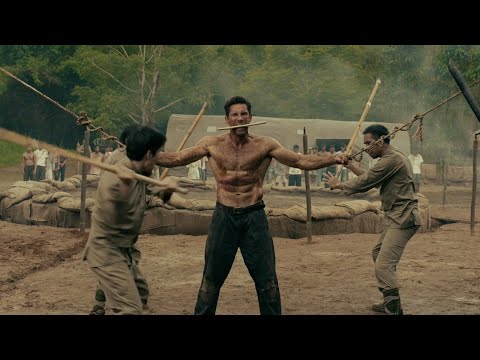 الجنود بيستهزؤ بيه وبيظنو انو مسجون عادى وهيعذبو .ميعرفوش انو محترف فالفنون القتاليه وهيهرب من السجن