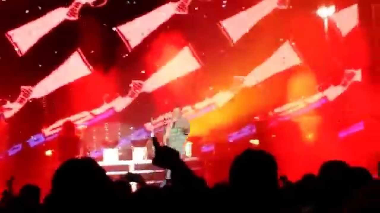 Dierks Bentley Performs 'What Was I Thinkin' Live 🎸