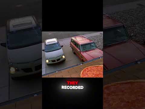 Why did Walt Throw a Whole Pizza Onto the Roof - in One Take? 🍕😳 #breakingbad #moviefacts #shorts