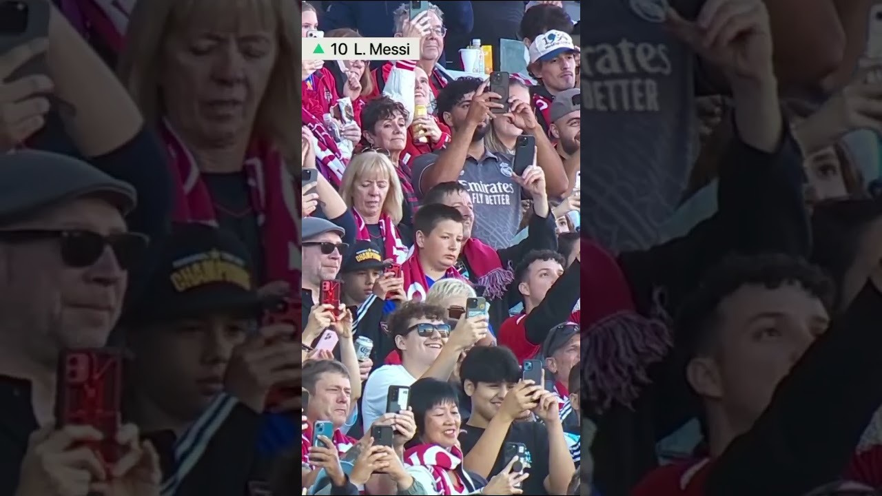 Messi gets a standing ovation in Toronto Canada 🐐✨