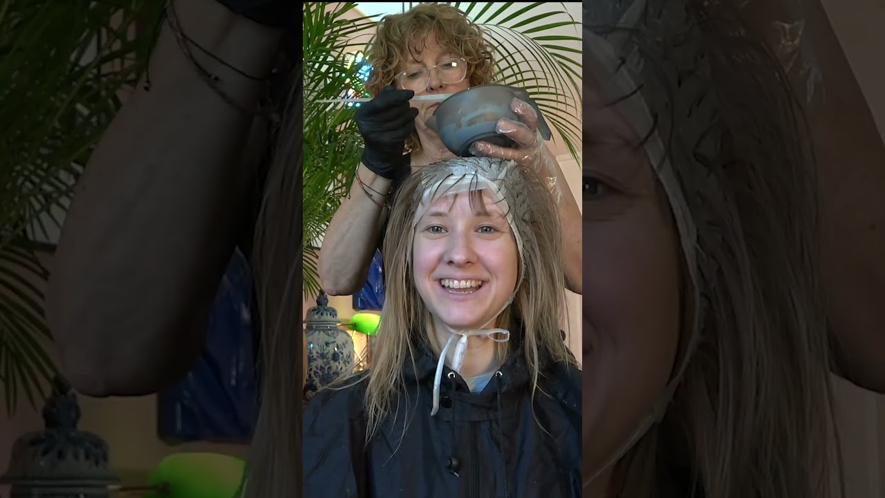 Mijn moeder geeft me een verrassingshaarkleur! 🎨