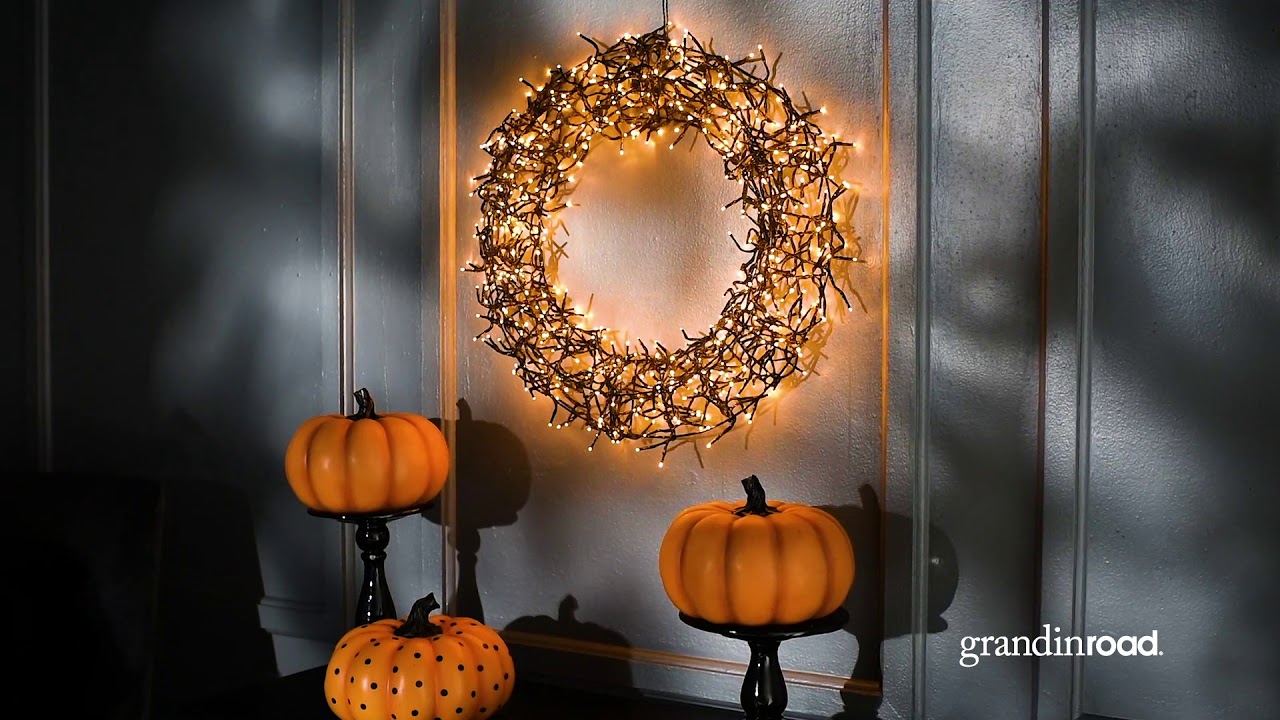 600-Light Halloween Wreath with Dazzling Effects 🎃