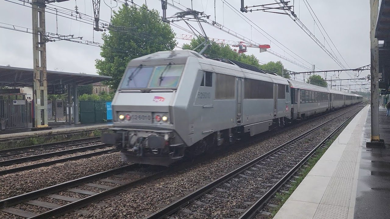 Gare de Saint Michel Sur Orge BB 26017 & Corail Coaches 🚆