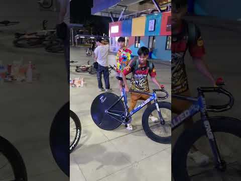 Carbon Rims🤤 #fixedgear #cogs #cyclingshorts #viralshorts #shorts