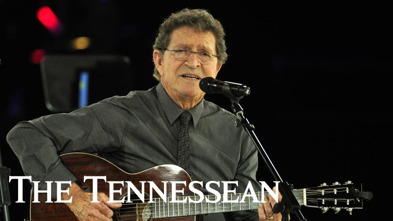 The Story Behind Elvis's 'In the Ghetto' 🎶