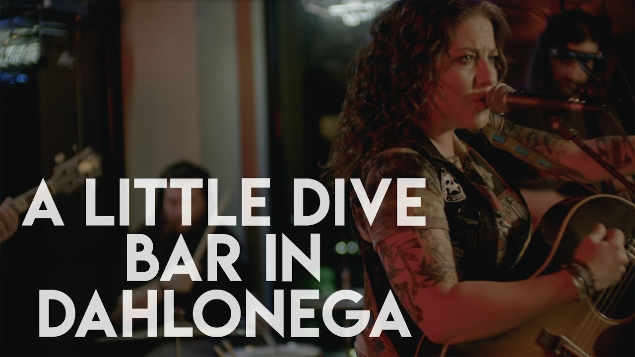 Ashley McBryde - A Little Dive Bar in Dahlonega 🎶