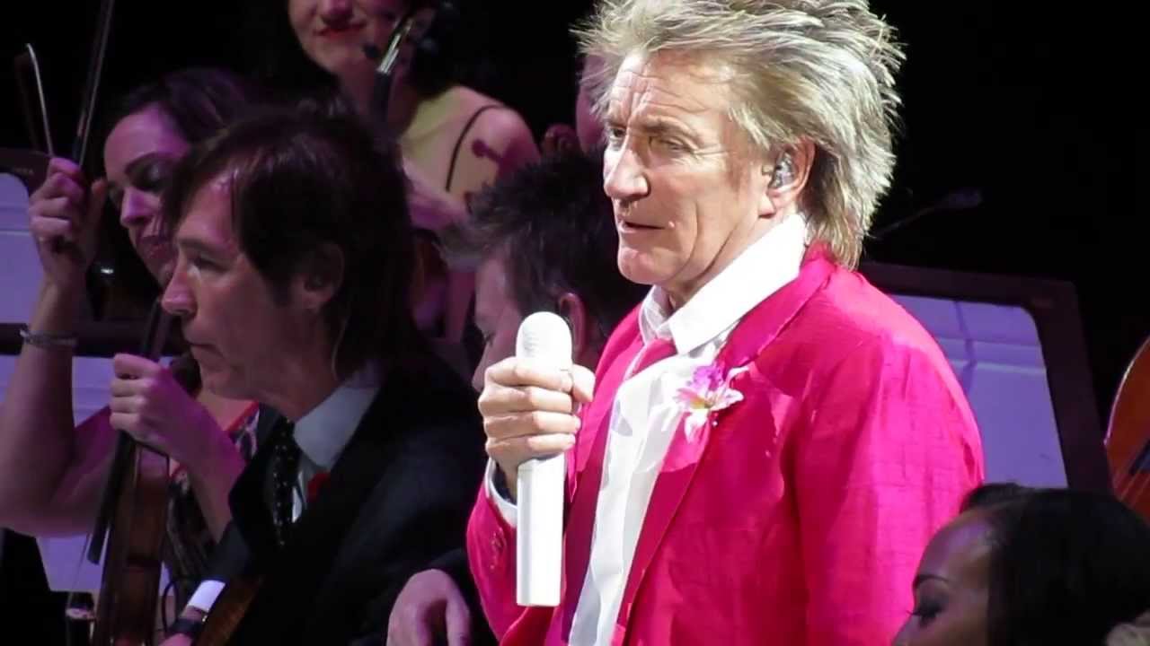 Rod Stewart Performs 'The First Cut Is the Deepest' in Montreal 🎤