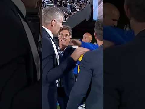 đEl ABRAZO entre MartĂn #Palermo y #Guillermo Barros Schelotto đžđȘ PURA GLORIA XENEIZE âš