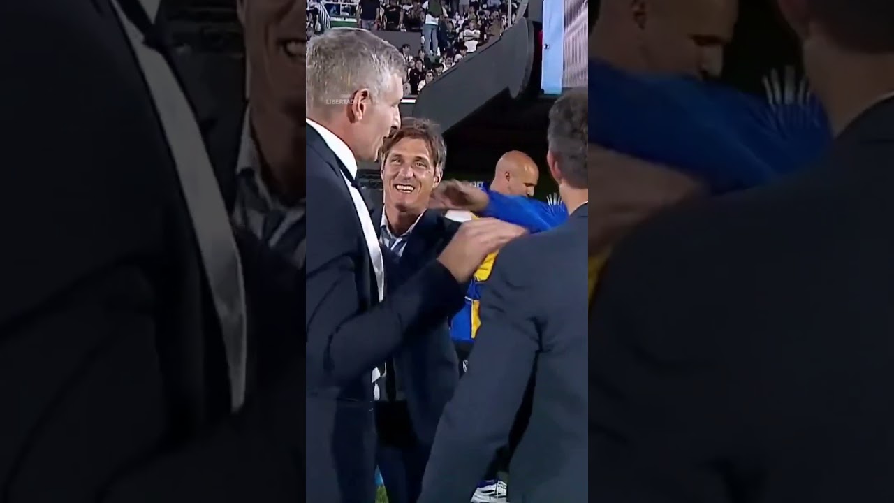 ¡Emotivo abrazo entre Martín Palermo y Guillermo Barros Schelotto! 🇸🇪🤝