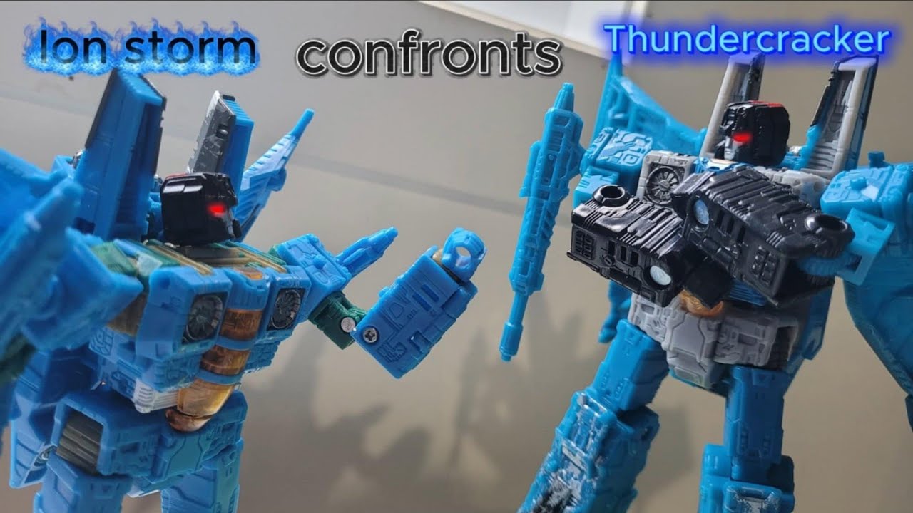 Ion Storm vs Thundercracker Stop Motion Animation ⚡