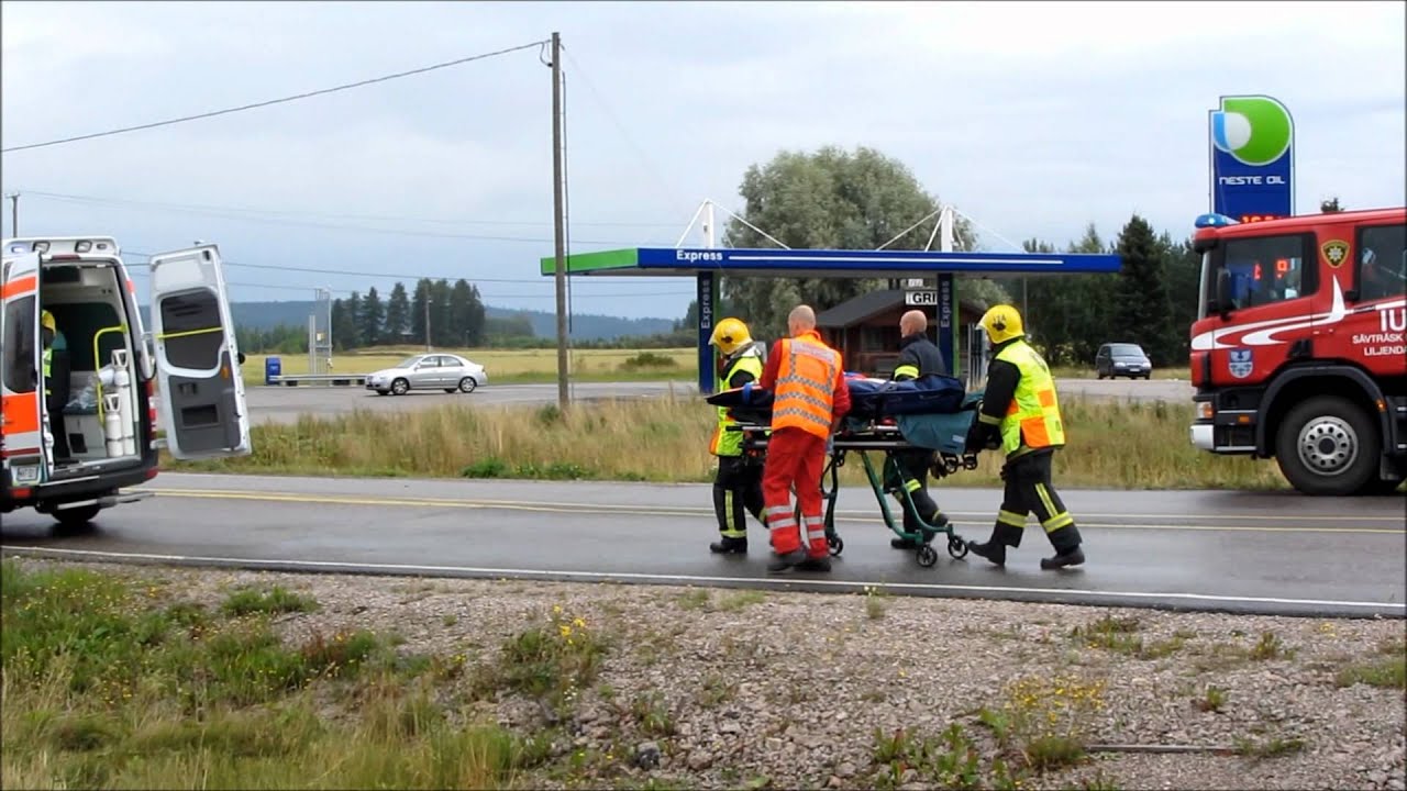 Auto-onnettomuus: Kolmen auton törmäys 🚗