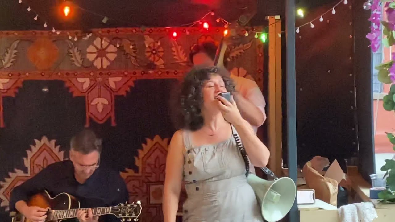 Tamar Korn & Friends Perform 'Lullaby of the Leaves' 🎶