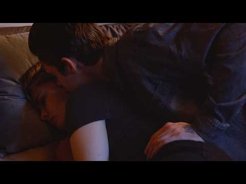 Tessa a une annonce | After: L'éternité (2022) | Hero Fiennes Tiffin, Josephine Langford