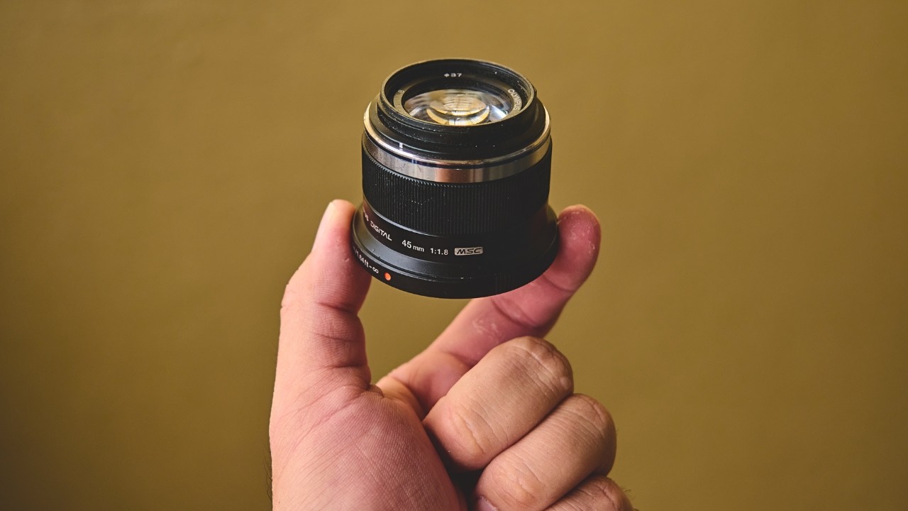 Olympus 45mm F1.8: Tiny Micro Four Thirds Lens 📷