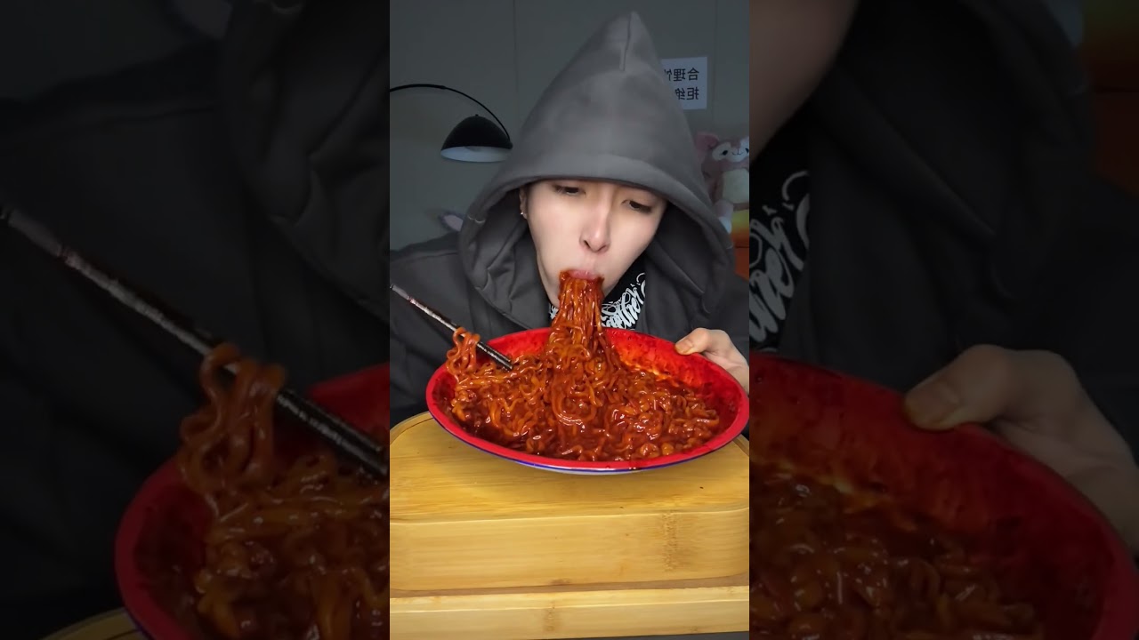 Spicy Korean Noodles Mukbang 🍜