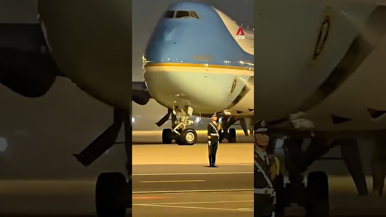 Chinese Soldier Stands Still as Trump Arrives 🇨🇳