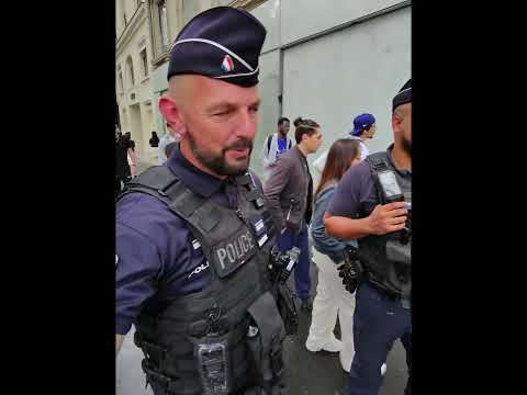 Je cherche la merde !  #humour #laurentbaffie #cameracachée #police
