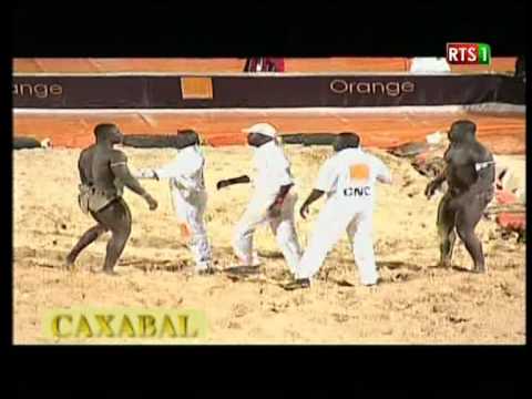 Eumeu  Sene VS Gris bordeaux