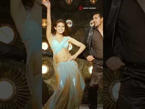 Channeling my inner Desi Girl! ✨#desigirl #priyankachopra #shankarmahadevan #vishalshekhar