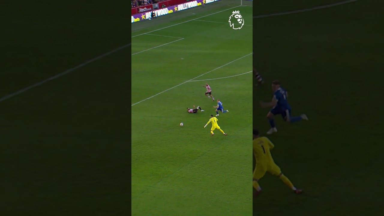 Incredible Footwork by David Raya ⚽ | Brentford vs Leicester City 2022/23 Highlights