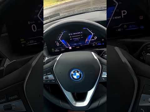 BMW’s new infotainment has this one AWESOME CarPlay Feature!