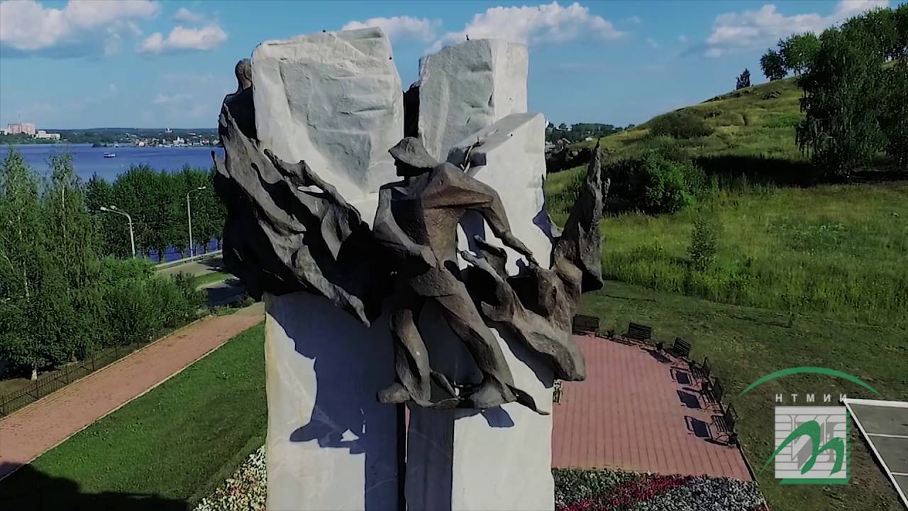 Аэросъёмка памятника металлургам в Нижнем Тагиле near Lisya Gora 🏭