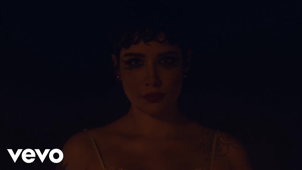 Halsey Performs 'Gasoline' Live in LA 🎤