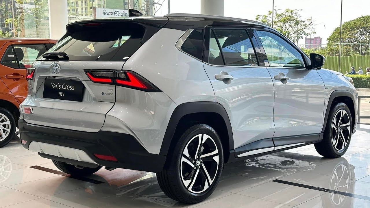 Toyota Yaris Cross 2025 Best Luxury Crossover SUV Review Interior and exterior 