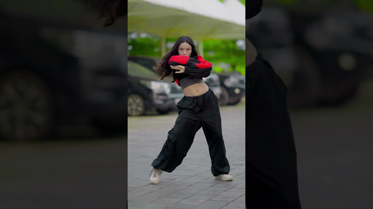 Haaye Garmi π₯ | Viral Bollywood Couple Dance Shorts