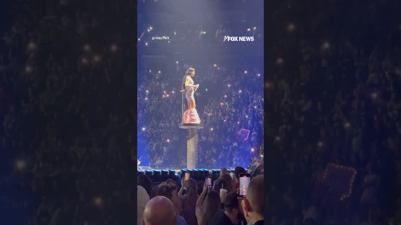 WATCH: Justin Trudeau seen dancing along at a Katy Perry concert #shorts #canada #concert #us #fox