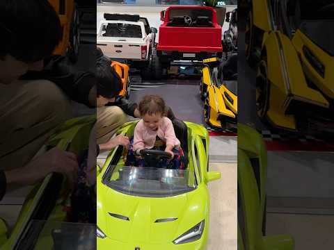Tava toda animada pra entrar no carrinho… não deu 3min e já queria sair. 😌😂