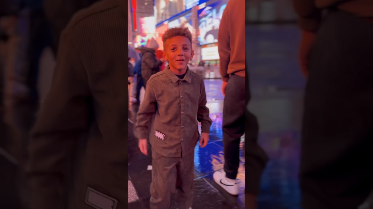 Fares & Lyam Spread Good Vibes in Times Square 🇺🇸