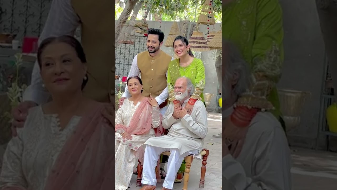 Ayeza Danish with Parents 📸