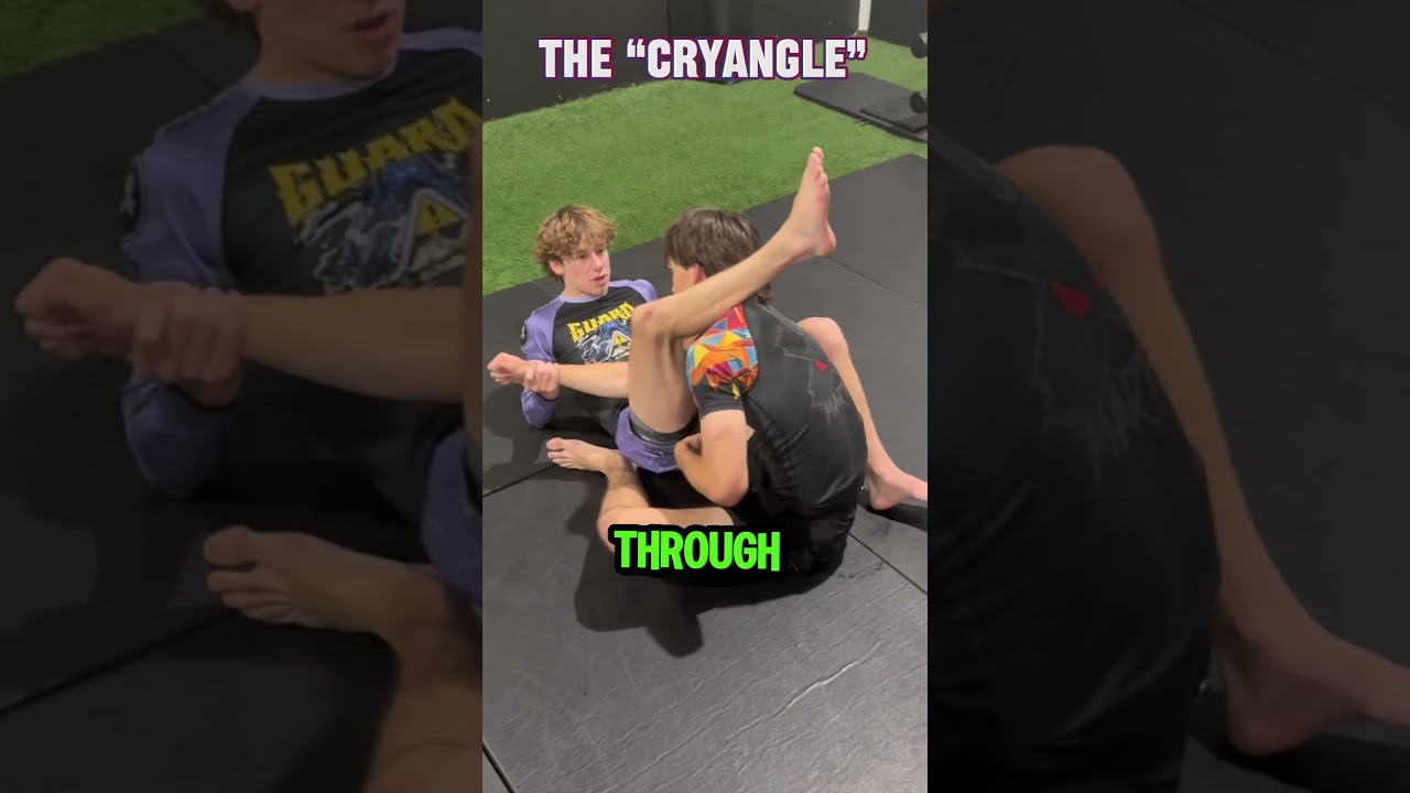 Hilarious Cryangle Moment in BJJ 🤣 | Submissions & Jiu-Jitsu Fun