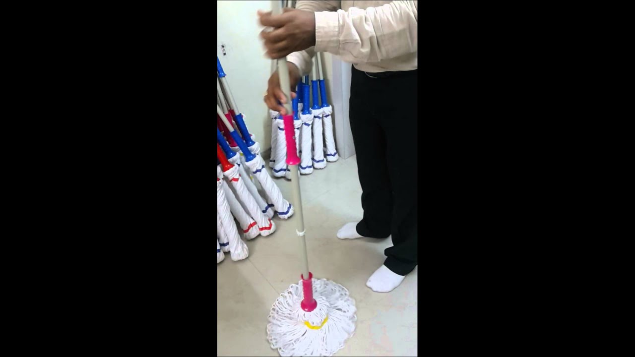 Twist Mop for Easy Surface Cleaning 🧼