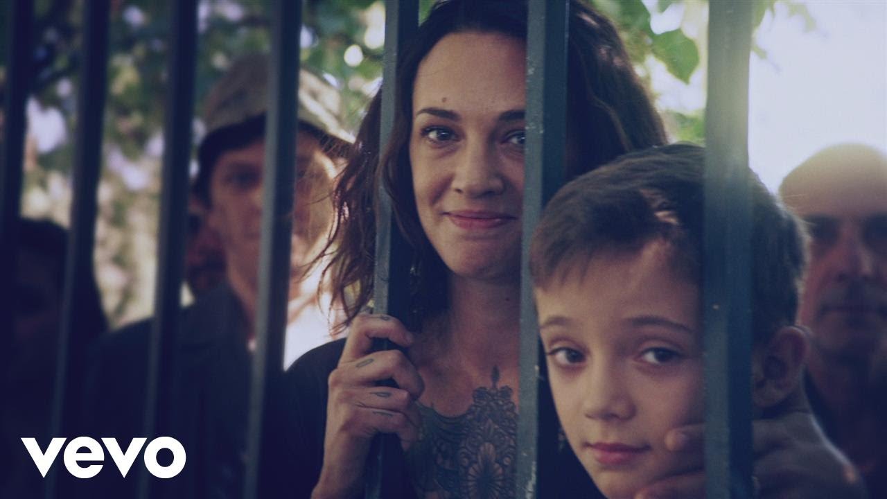 Indochine - La vie est belle (Official Clip) đ¶