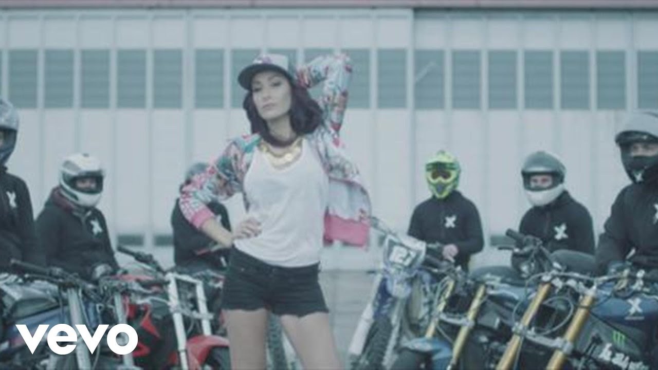 Kenza Farah - Yätayö (Official Music Video) 🎶