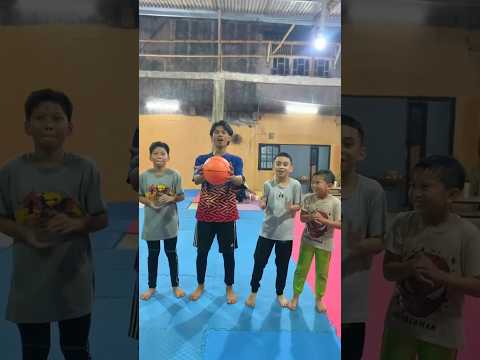 Saya akan push up 100 kali, Kalau tendangan mereka tepat sasaran‼️#challenge #shorts #ichaltkd