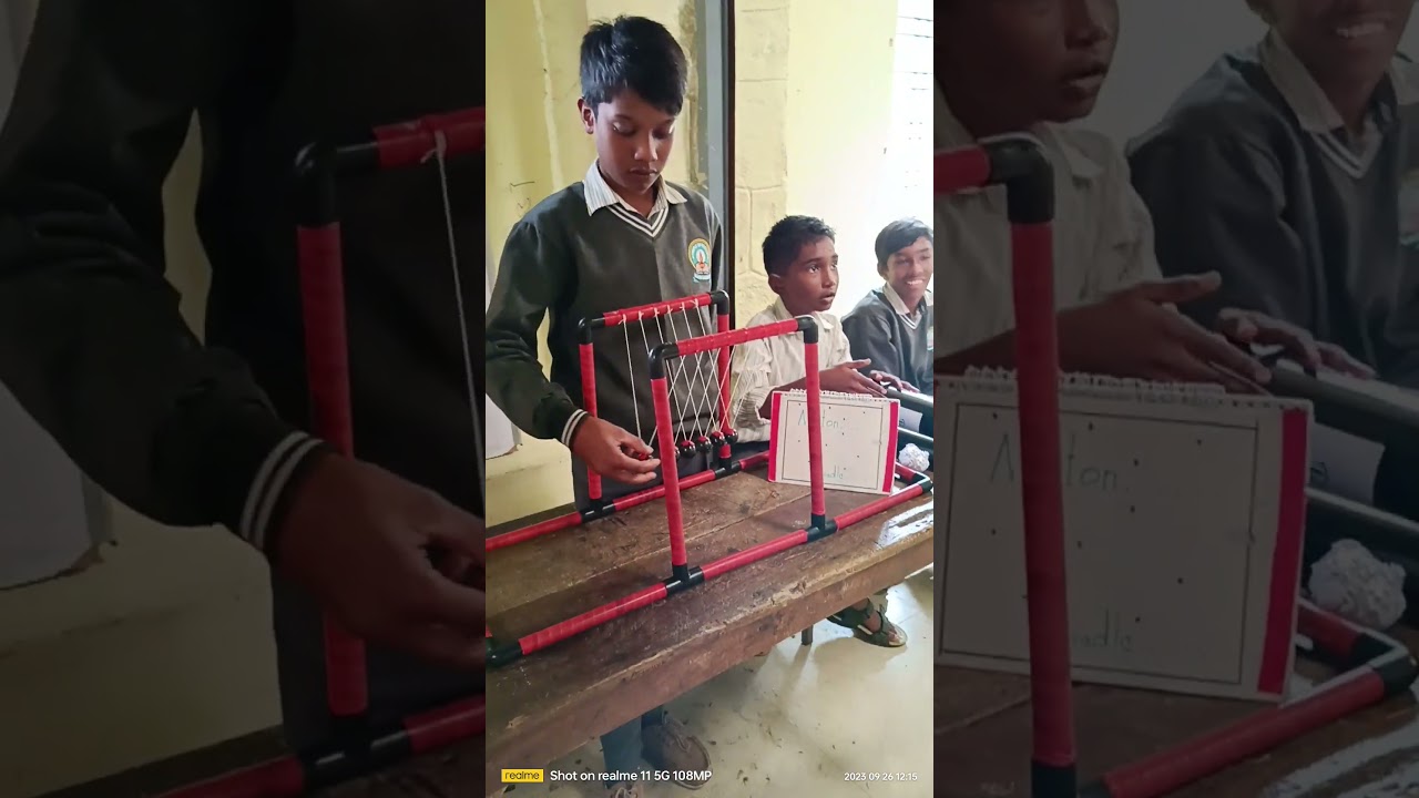 Newton's Cradle: Science Experiment & Model
