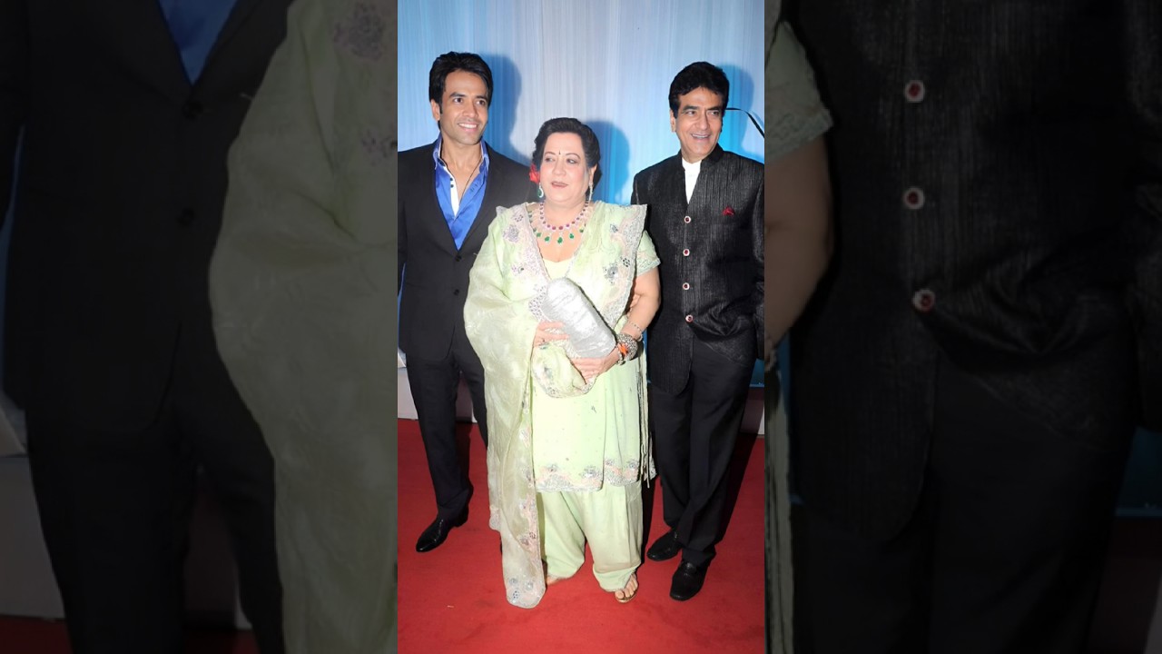 Jeetendra with Family: Shobha & Tusshar Kapoor 🎬