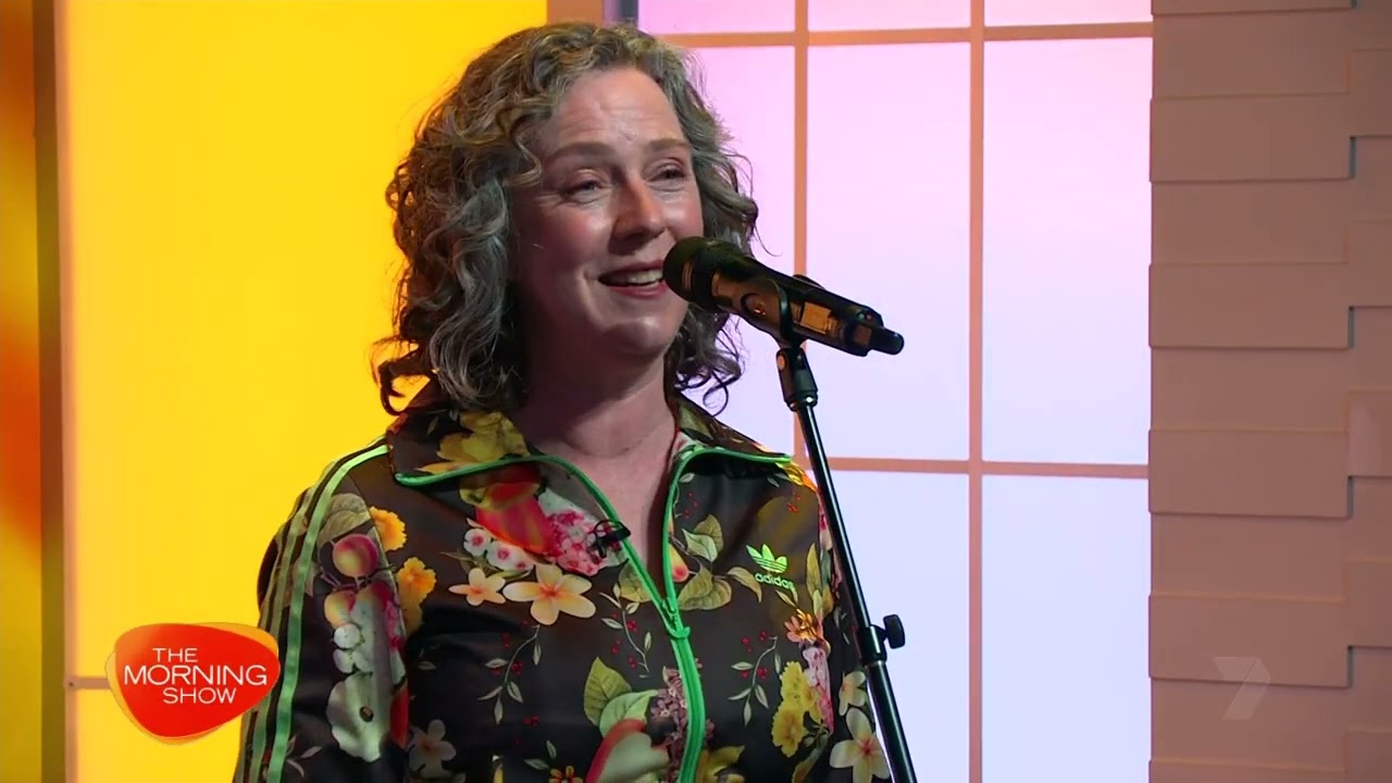 Frente Performs 'Accidentally Kelly Street' Live 🌟