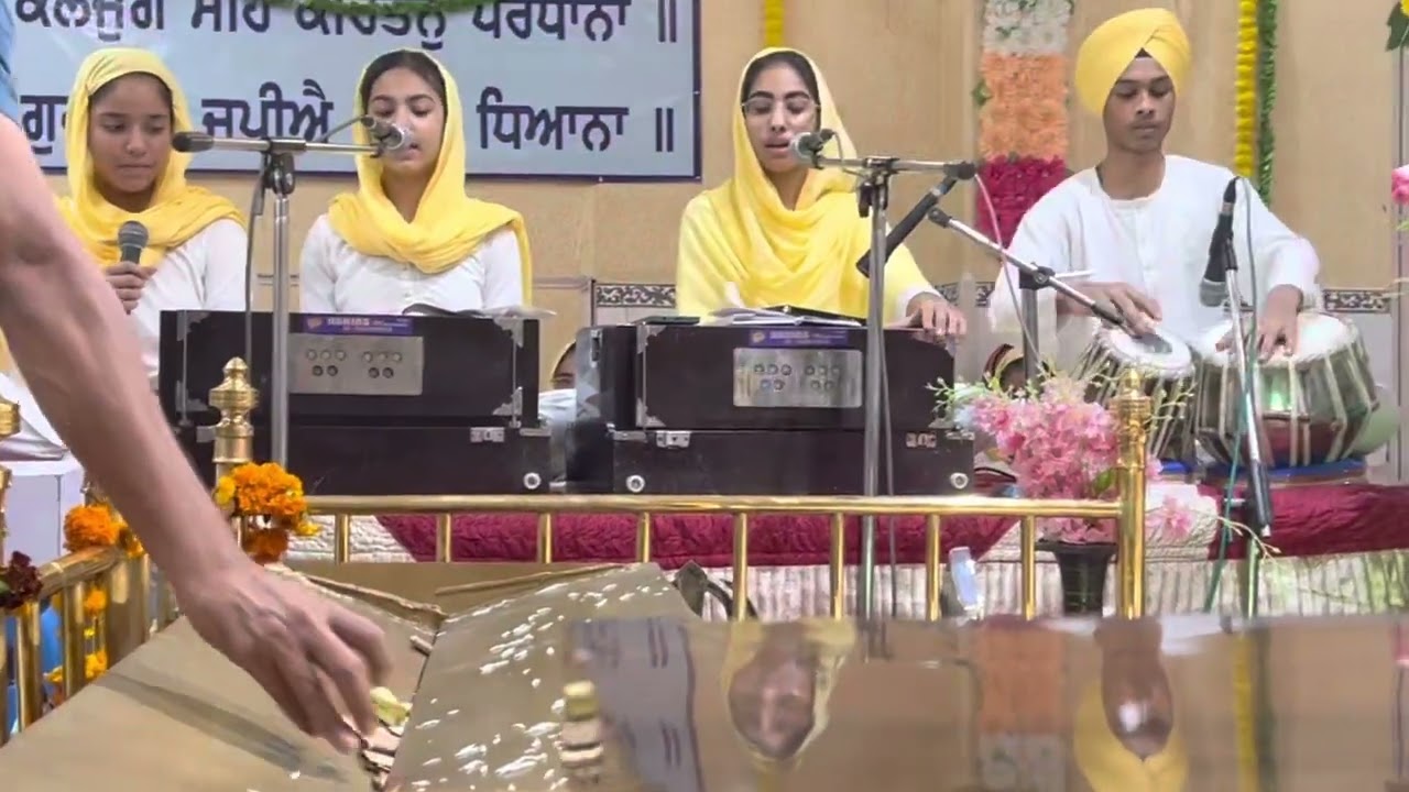 Discover the Soulful Melody of 'Tu Karta Sachiaar Mainda Sai' by Arshjyot Kaur 🎶