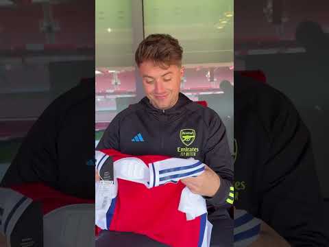 UNBOXING THE NEW 24/25 HOME KIT WITH A BOYHOOD GOONER β€οΈ