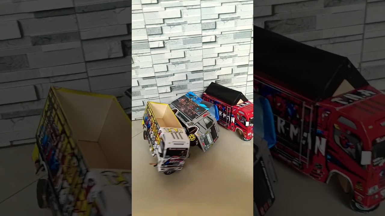 Miniatur Truk Oleng Terbalik yang Kocak π