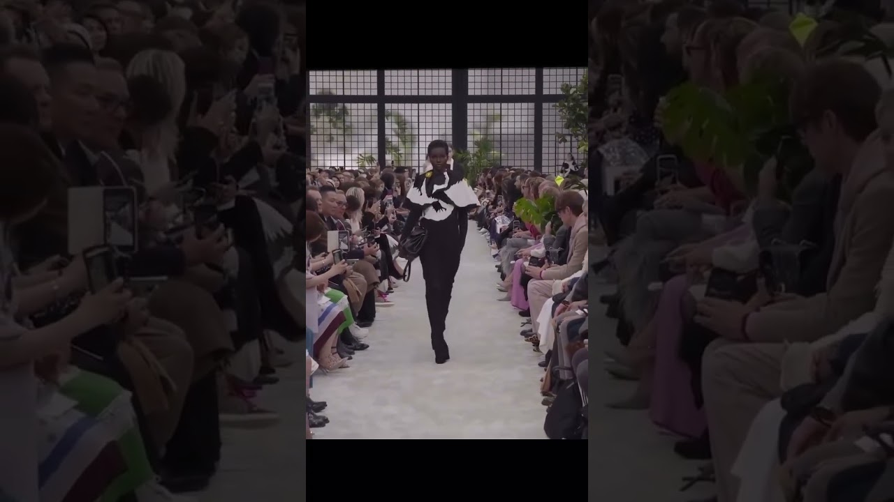 Adut Akech Walks for Maison Valentino F/W 18 🤍