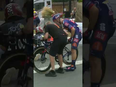 Not an ideal start for Filippo Ganna 😬The Italian also faces a lengthy chase back onto the bunch.