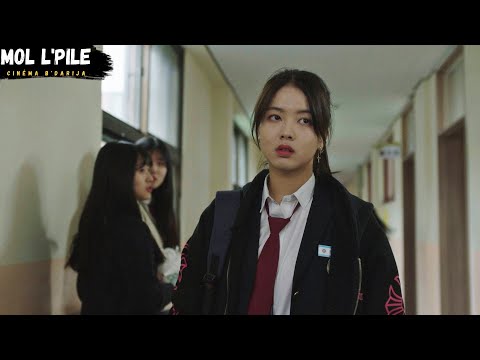 بنت أختها التوأم تذهب مكانها للمدرسة😰لكي تنتقم من متنمـ ـرين يعتدون عليها😱||ملخص🎦 𝐄𝐯𝐞𝐫𝐲𝐨𝐧𝐞 𝐈𝐬 𝐓𝐡𝐞𝐫𝐞