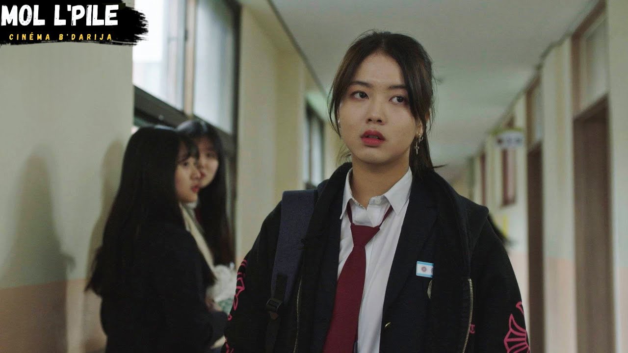 أختها التوأم تتنكر للانتقام من المتنمرين 😰