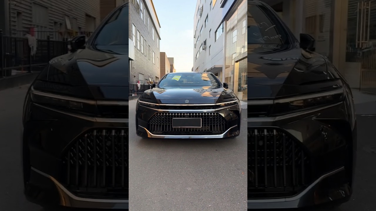 Toyota Crown Sedan 2.5L RWD 🚗